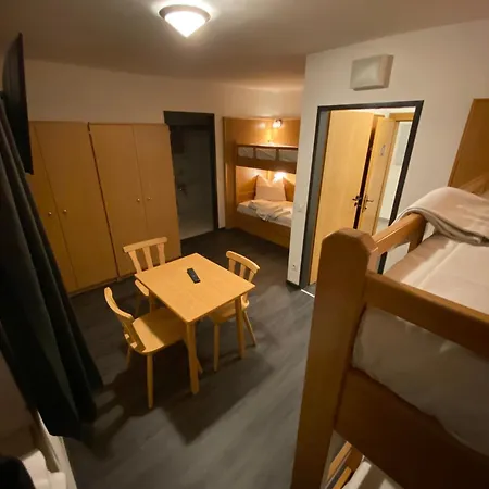 Nocleg ze śniadaniem Twenty Seven 3*